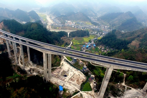 酉沿高速公路(重庆酉阳至贵州沿河)6月15日通车.