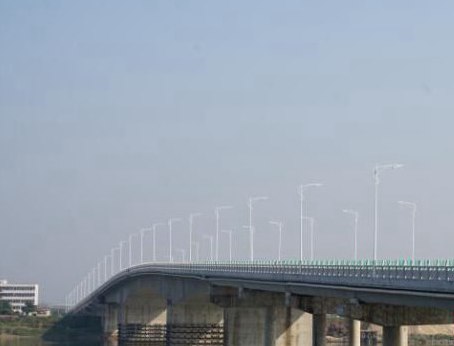 向北跨越东江北支流,终点接红海区规划路,该桥东接惠州市博罗县石湾镇