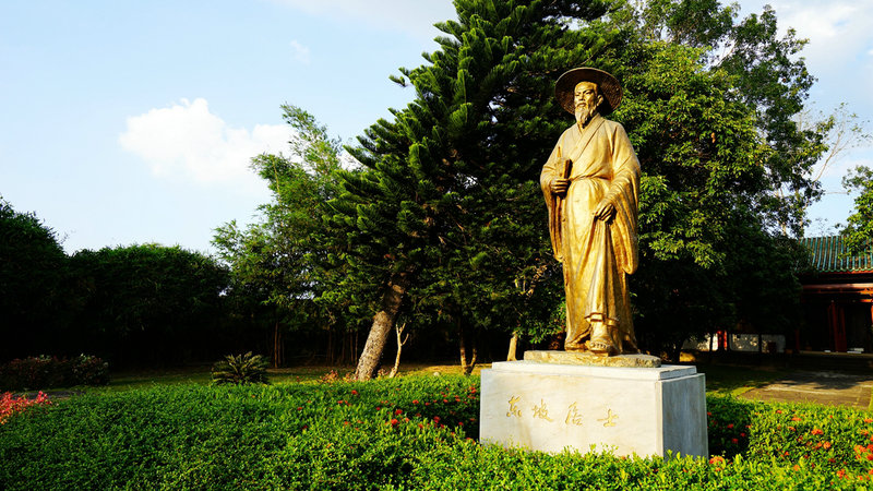 北宋大文学家 苏东坡谪居儋州三年间,讲学明道,使儋州教化日兴"书声