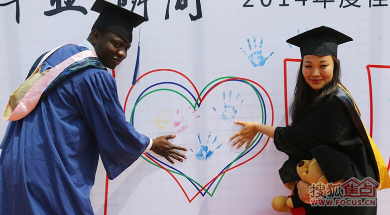 硕士学位服和学士学位服 b_112161890.jpg