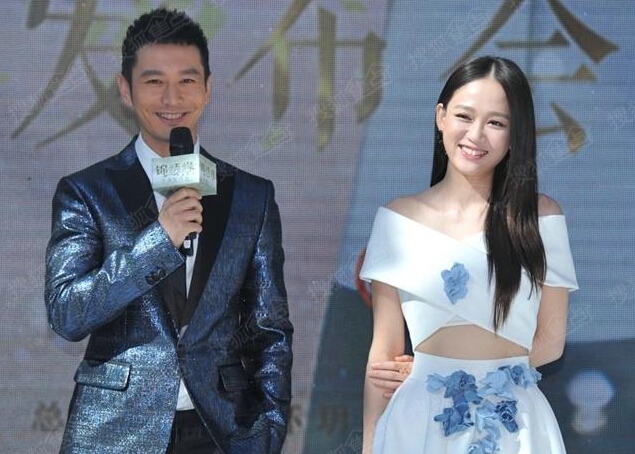 黄晓明穿女仆装卖萌 陈乔恩上手感受赞其身材有料