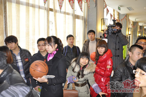 篮球赛海报_一场篮球赛门票收入(2)