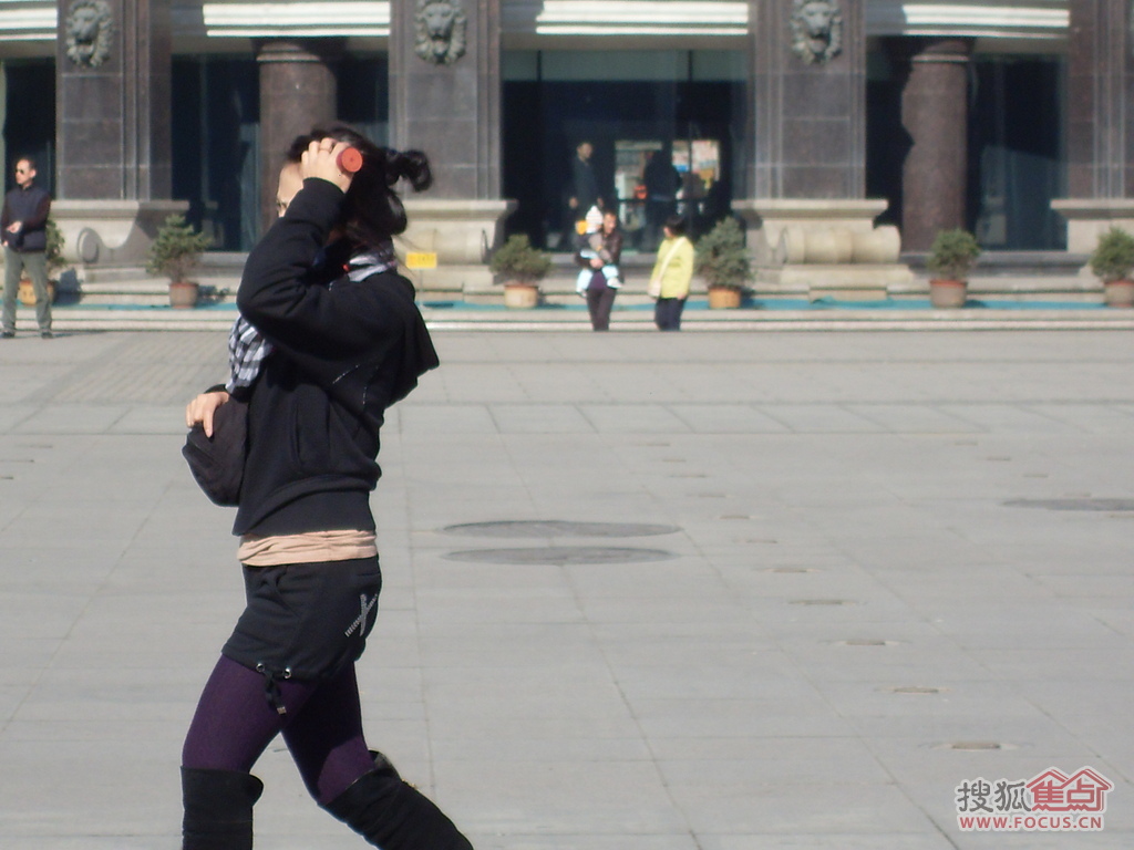 一些人在武汉长江大桥景区随地撒尿成“习惯” - 辣眼时评 - 华声论坛