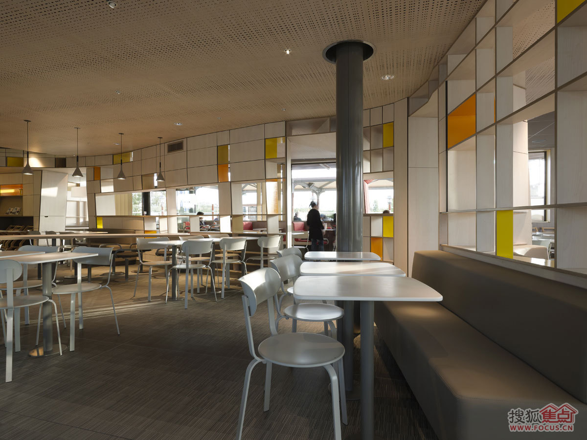 > 看看法国麦当劳餐厅的全新设计 让科技更人性
