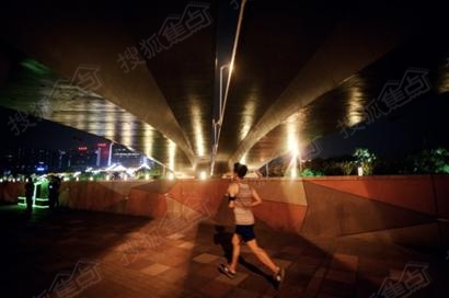 夜晚跑步减肥的正确方法