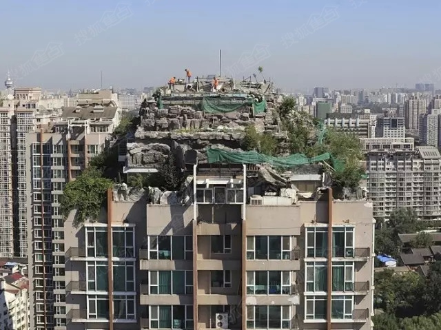 中国北京 精致的花园建在26层公寓的顶层,拆除这个违法建筑需要15天