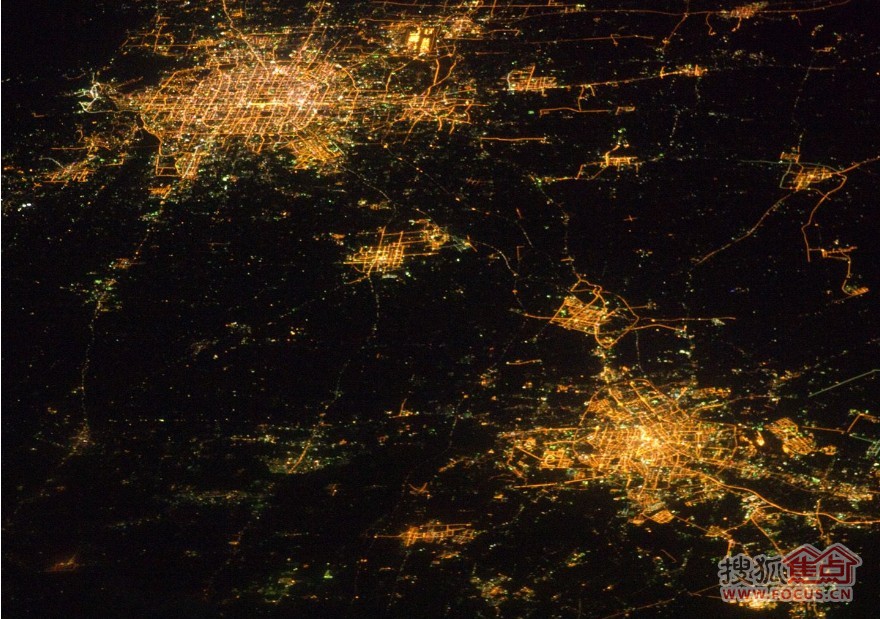 卫星拍摄的中国夜景,武汉还不够大亮啊,任重道远啊.