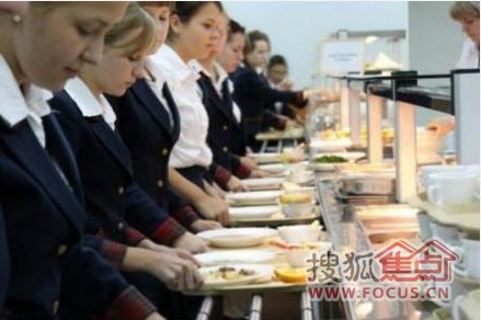 贫困生人均年收入_俄罗斯人均年收入(3)