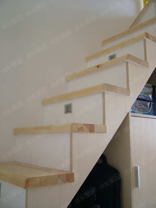 冰箱怎么搬上楼梯 b_340112078.jpg