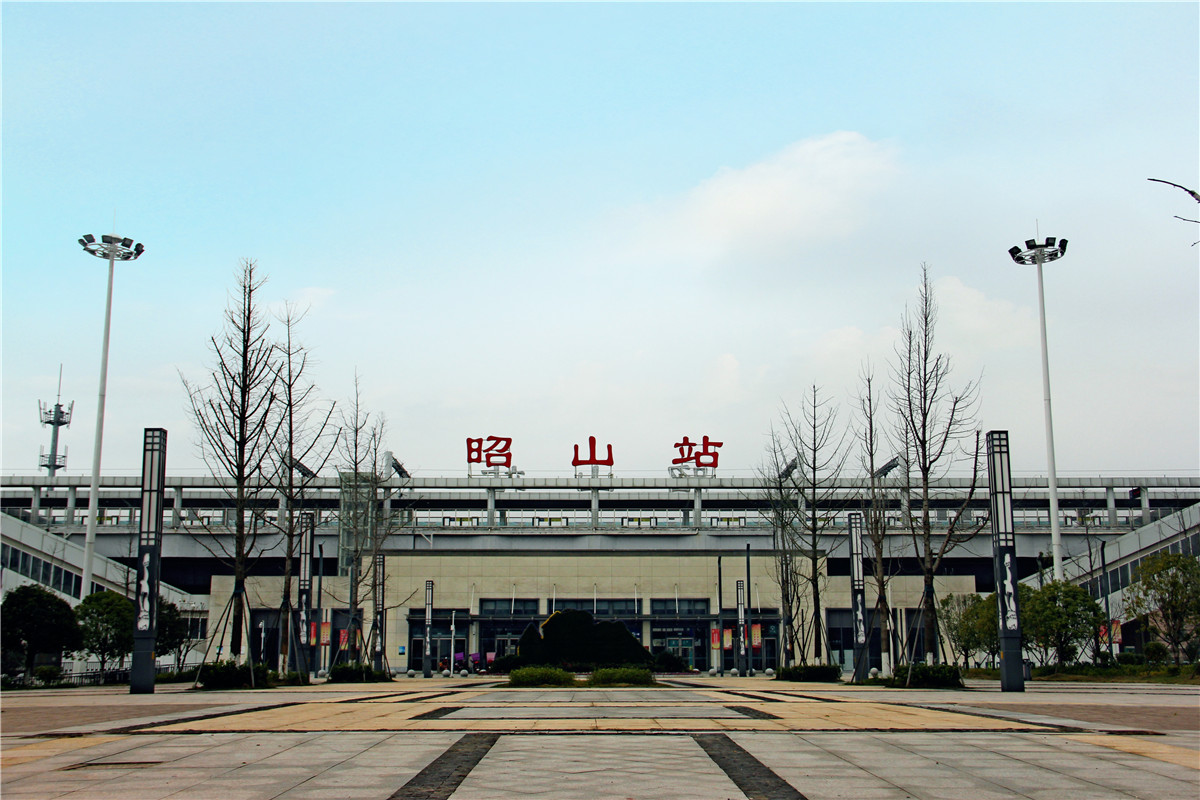 区,项目北临沪昆高速,东临京港澳高速,西临长株潭城际铁路——昭山站