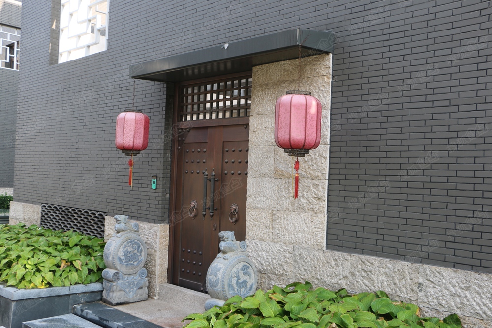 汤河庭院实景-入户门