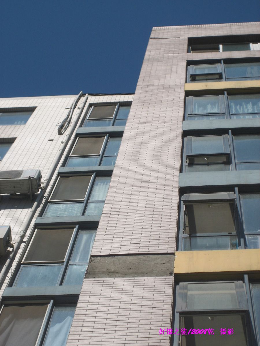 图:今天中午在家,就听窗外唿隆一声巨响.吓坏了,敢紧去看.