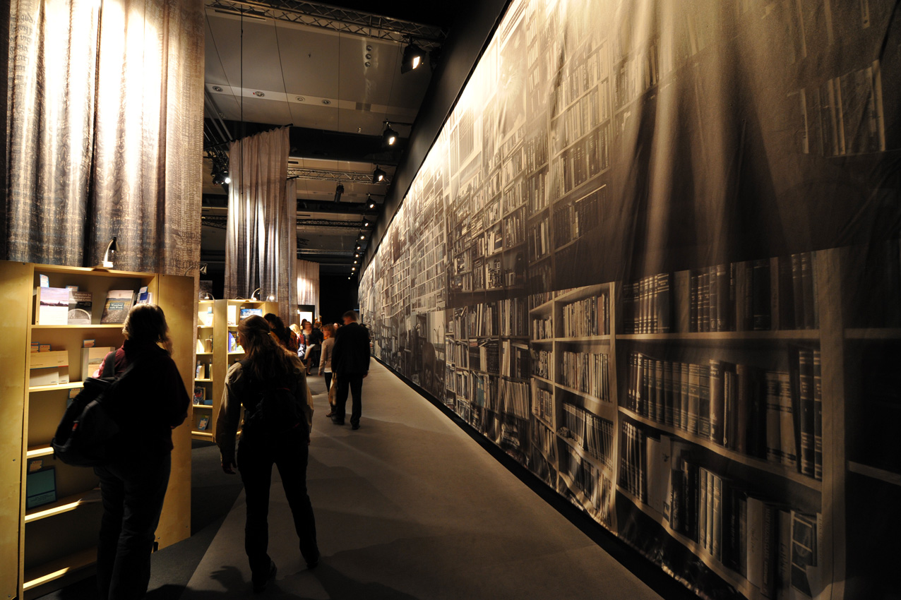 &nbsp;&nbsp; &nbsp;本届书展冰岛作为主宾国,在展馆布局,整体设计上 