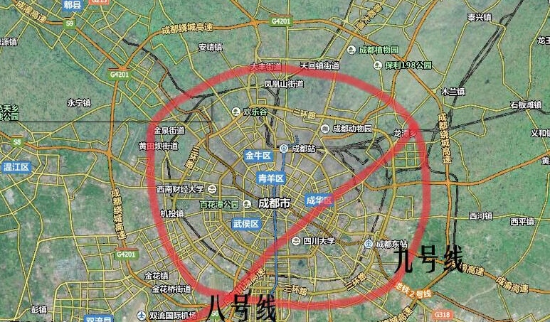 北起龙潭街道,向西南方向串联十里店,万年场,倪家桥等居住集中片区后