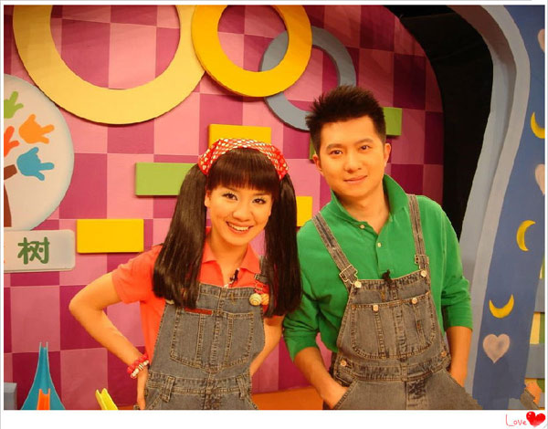 央视主持人 红果果绿泡泡将现场助威马拉松家庭跑