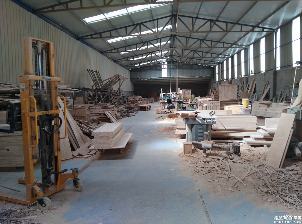 木工零部件加工场地,十一工人也放假了.