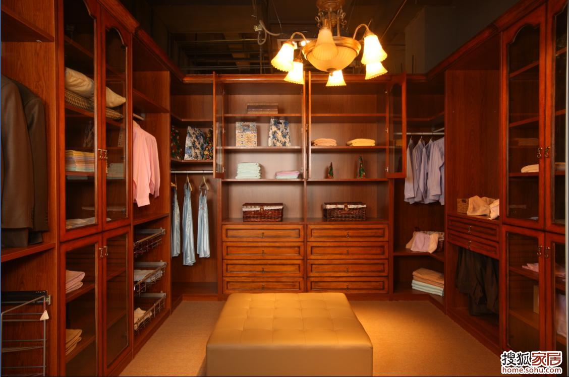 写意柜族奥多伦红橡衣帽间