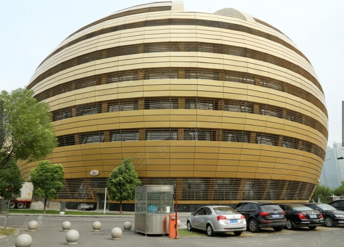 中国最丑建筑出炉 投资十亿居然造出这么个东西