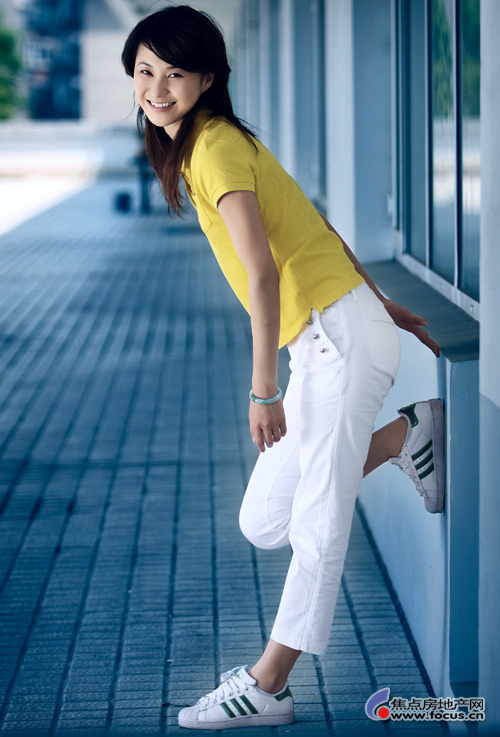 > 主持人小甜沫是咱们邻居,住在e区