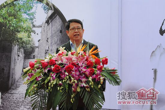 李东兵先生,海曙区区长彭朱刚先生,市政府副市长苏利冕先生先后致词