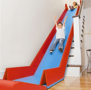 打开滑梯垫 楼梯瞬间变滑梯