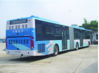 不同点2:中间大圆盘是封闭的,更加安全  过去"大通道"两节车厢连接