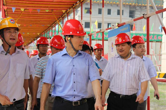 6969上午8:30分,闻道才副市长以及建筑行业专家准时莅临华鼎星城