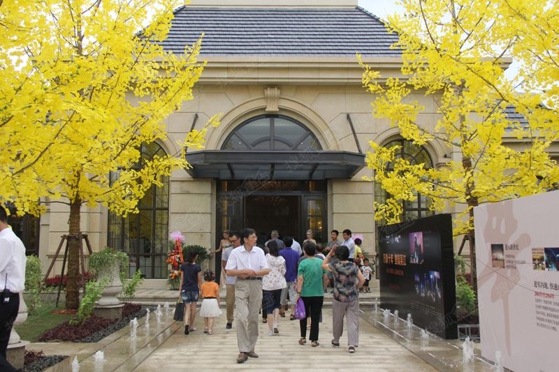 2014年8月16日,太湖新城核心地段华润凯旋门售楼处正式拉开神秘面纱