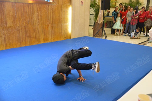 高难度街舞表演