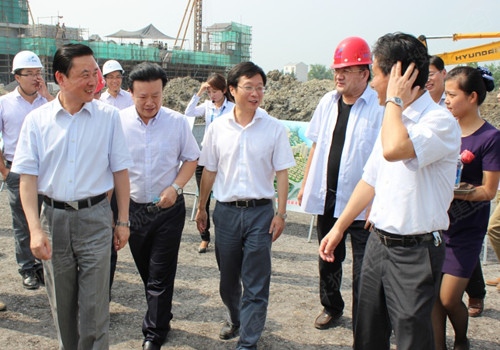 芜湖市长视察碧桂园翡翠湾:将在外人才吸引回家