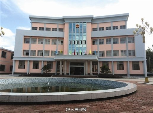 广西一镇政府大院改造花800多万 逼24家企业捐款