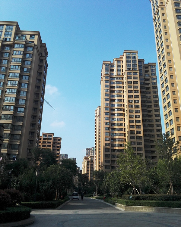 菏泽中央公馆蓝天下的优雅