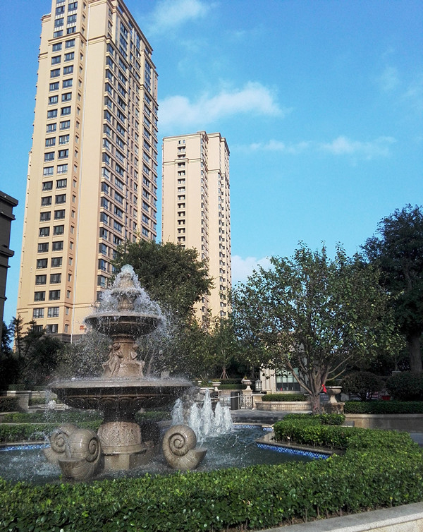 菏泽中央公馆蓝天下的优雅