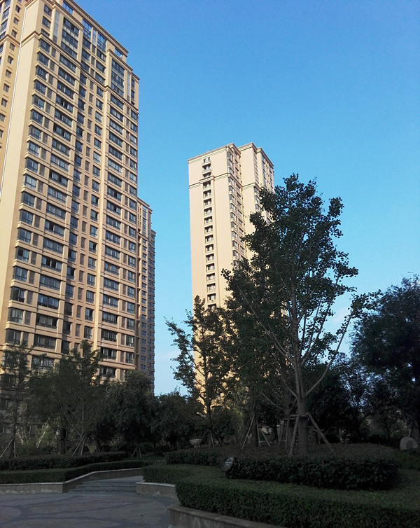 菏泽中央公馆蓝天下的优雅