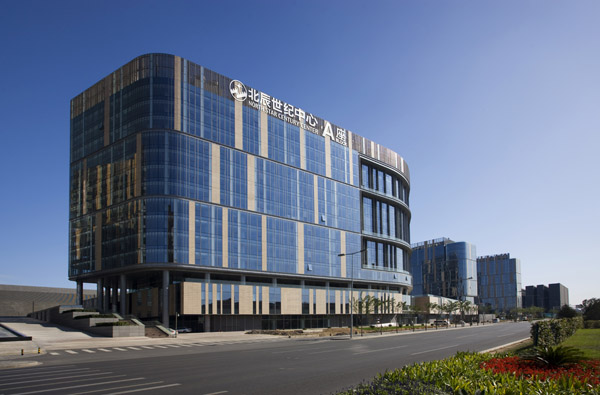 盛大上海总部办公大楼,是一座庭院式的三层办公楼,四面都是办公室