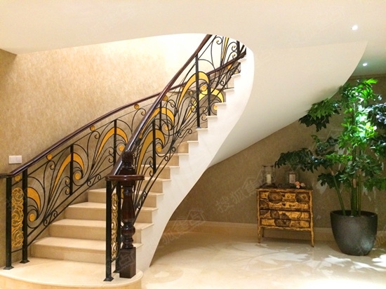 金源一品空中墅室内旋转扶梯