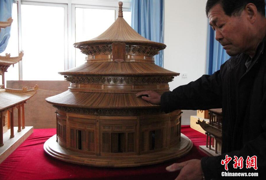 甘肃六旬农民家中建微型古建筑群(组图)