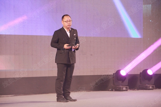 绿地香港首席运营官侯光军致辞11月19日,全球锡商大会暨海珀新品发布