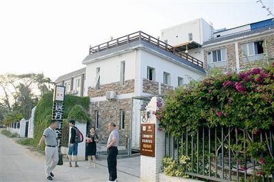 三亚荒地成玫瑰风情产业园村民吃上旅游饭