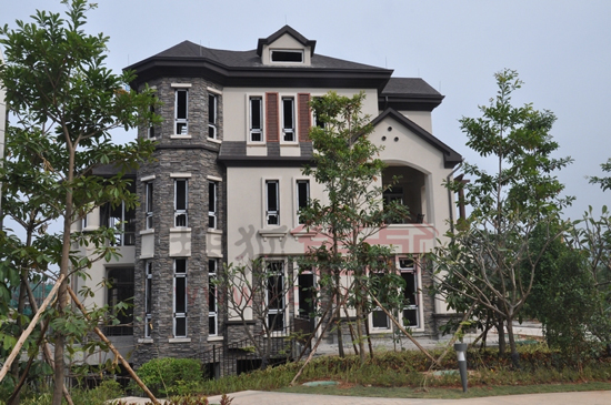 蓮湖山莊位於東莞長安蓮花山麓臨g107國道沁林山莊對面 在售260-320