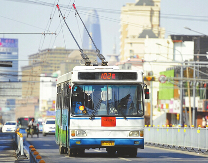 济南102路电车重回和平路