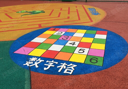 套圈,扔沙包,快乐迷宫,跳房子等,孩子与父母一起大闯关;"超级障碍赛