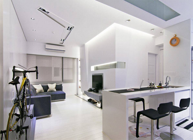 天花板采用l型几何设计,沟缝与不锈钢的结合,添以光源折射悄悄丰富