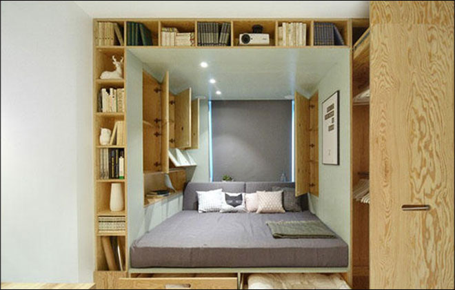 床上设计置柜格,为懒人取物提供了便利,躺在床上就能掌控整个房间.