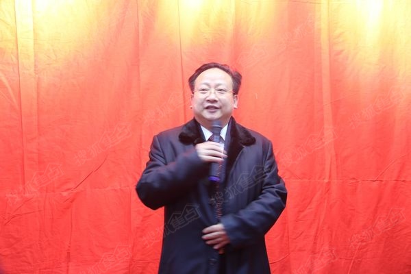 中商国能董事长王海平和中商华建总裁戴立光亲自挂牌