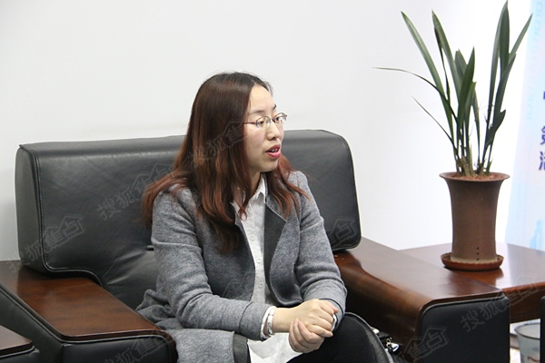 天山集团营销副总黄瑞平现场发言