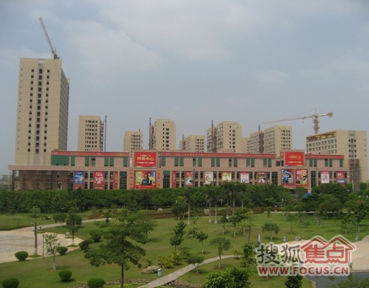 在翔安区政府看近在咫尺的汇景购物广场