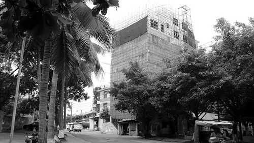 海口市秀英村一业主抢建两栋违建对外销售