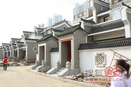 大家前去汉府别墅区参观