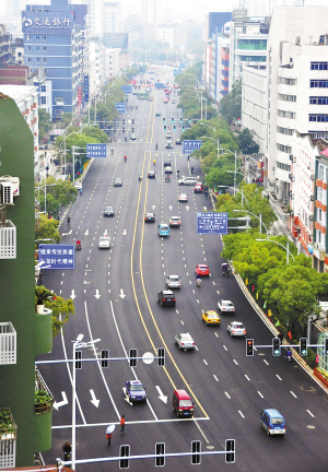 改造通车后的阳明路,更加美观大气.